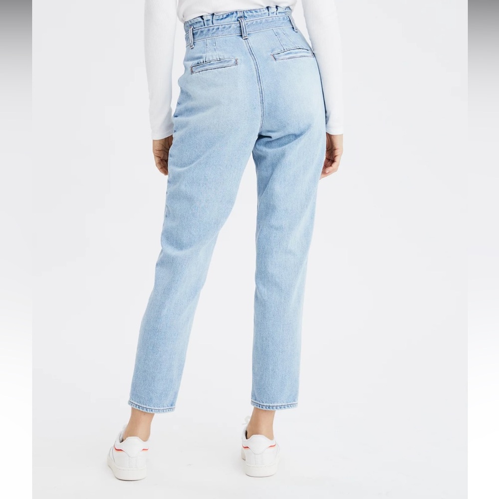American Eagle Highest Waist Mom Jean in‎ blue Heaven Size 4